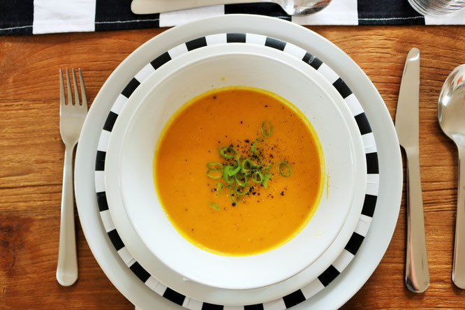 Bild: Kürbis Creme Suppe mit Orangensaft, einfaches und schnelles Rezept mit Kürbis, gefunden auf Partystories.de