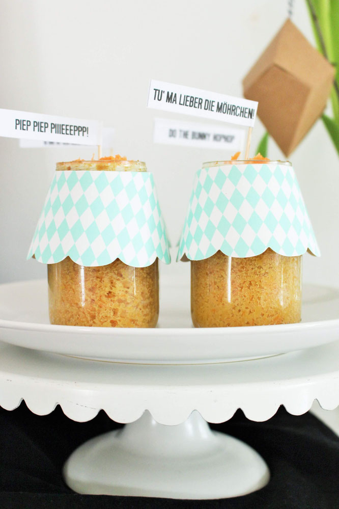 Bild: DIY Dekoration für Ostern basteln - mit diesem Freebie Vorlage schöne Kuchentopper, Cake Topper und Brunch Deko selber machen, diese und noch mehr kreative DIY Deko Ideen für Ostern gibt's auf www.partystories.de