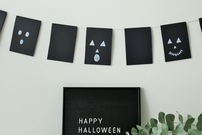 Bild: Ideen für DIY Halloween Dekoration - mit diesen 3 Anleitungen ganz einfach Halloween Geister Deko selber machen und basteln: Girlande, Kerzen, Flaschen für den Halloween Sweettable // www.partystories.de // #halloween #halloweendiy #diydeko #diyblog