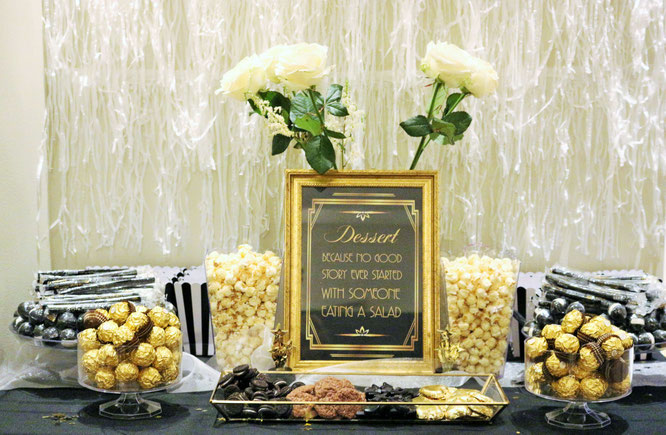 Bild: Ideen für eine Hollywood Motto Party zum Geburtstag oder im Great Gatsby Stil für Silvester, Hollywood Dekoration Ideen für eine Mottoparty von Partystories.de mit Party.de // #Hollywoodparty #Silvesterparty #Geburtstagsparty #GreatGatsbyparty