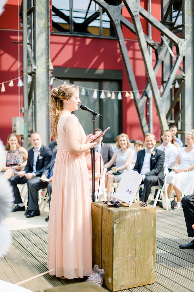 Bild: Tipps und Ideen für eine DIY Hochzeit im urban-industrial Stil, echte Tipps von einer echten Braut nicht nur für eine Sommer Hochzeit, Inspirationen einer echten Hochzeit mit freier Trauung in Düsseldorf, gefunden auf www.partystories.de