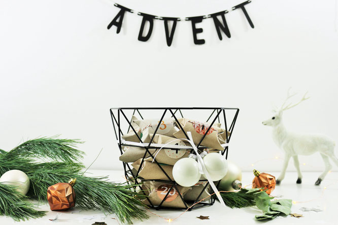 Bild: DIY Upcycling und zero waste Adventskalender gestalten – mit dieser Anleitung ganz einfach, günstig und schnell einen DIY Adventskalender aus Papierrollen selber machen // gefunden auf www.partystories.de // #diyadventskalender #upcycling #zerowaste