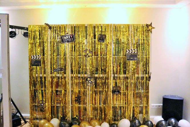 Bild: Ideen für eine Hollywood Motto Party zum Geburtstag oder im Great Gatsby Stil für Silvester, Hollywood Dekoration Ideen für eine Mottoparty von Partystories.de mit Party.de // #Hollywoodparty #Silvesterparty #Geburtstagsparty #GreatGatsbyparty