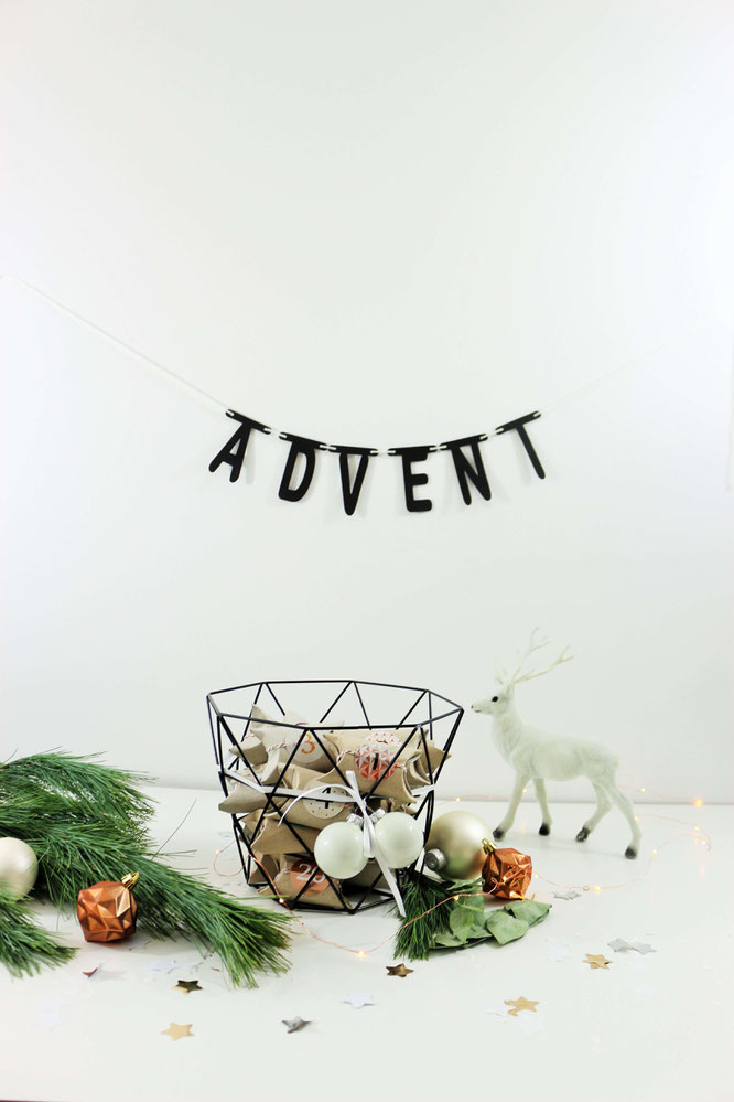 Bild: DIY Upcycling und zero waste Adventskalender gestalten – mit dieser Anleitung ganz einfach, günstig und schnell einen DIY Adventskalender aus Papierrollen selber machen // gefunden auf www.partystories.de // #diyadventskalender #upcycling #zerowaste