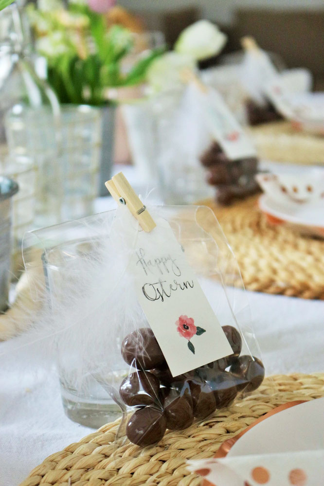 Bild: Geschenkverpackung für Ostern - Mit dieser Idee deine Ostergeschenke und Ostereier schön in der Tüte verpacken: gefunden auf www.partystories.de in Kooperation mit decorize partystyling