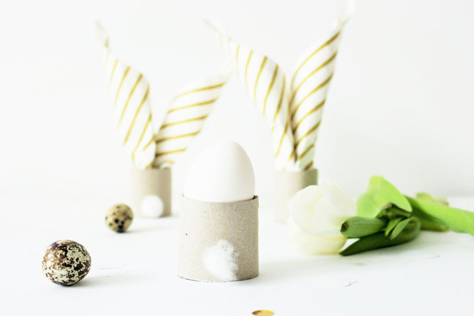 Bild: DIY Eierbecher & Serviettenringe basteln - mit dieser Upcycling Idee schöne Dekoration für Ostern ganz einfach aus Papierrollen selber machen // Anleitung von partystories.de // #Ostern #Osterparty #Osternfeiern #Osterbrunch #diydeko #partystyling