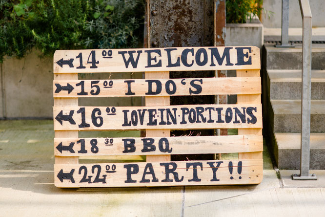 Bild: Tipps und Ideen für eine DIY Hochzeit im urban-industrial Stil, echte Tipps von einer echten Braut nicht nur für eine Sommer Hochzeit, Inspirationen einer echten Hochzeit mit freier Trauung in Düsseldorf, gefunden auf www.partystories.de