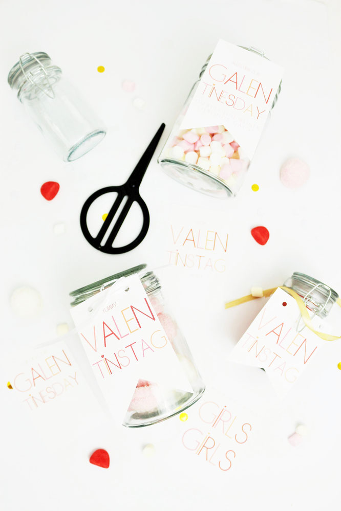 Bild: DIY Geschenkanhaenger Valentinstag – mit dieser kostenlosen Bastelvorlage schöne Geschenkanhänger zum Valentinstag für sie und ihn und dem Galentinesday ausdrucken // gefunden auf partystories.de // #Valentinstag #DIYgeschenk #selberbasteln