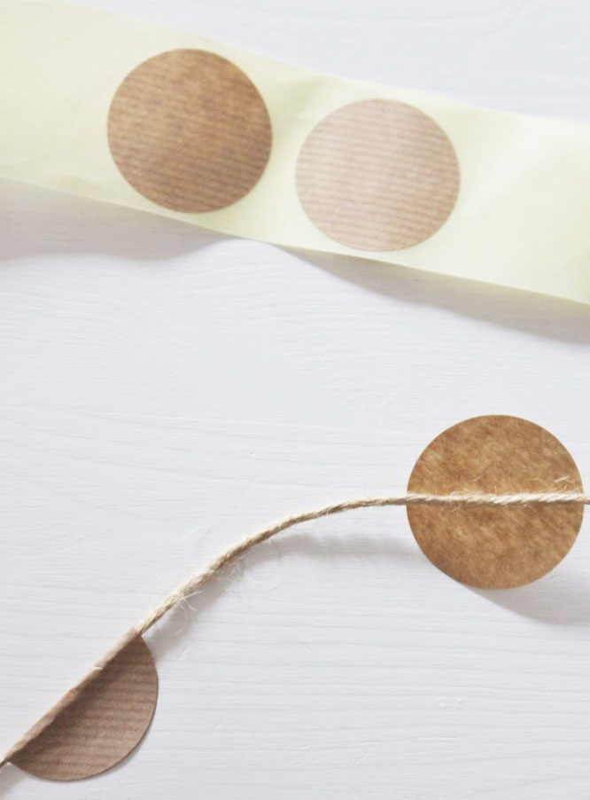 Bild: DIY Girlande, Partygirlande, Girlande selber machen, Stoffgirlande Anleitung, Partystories