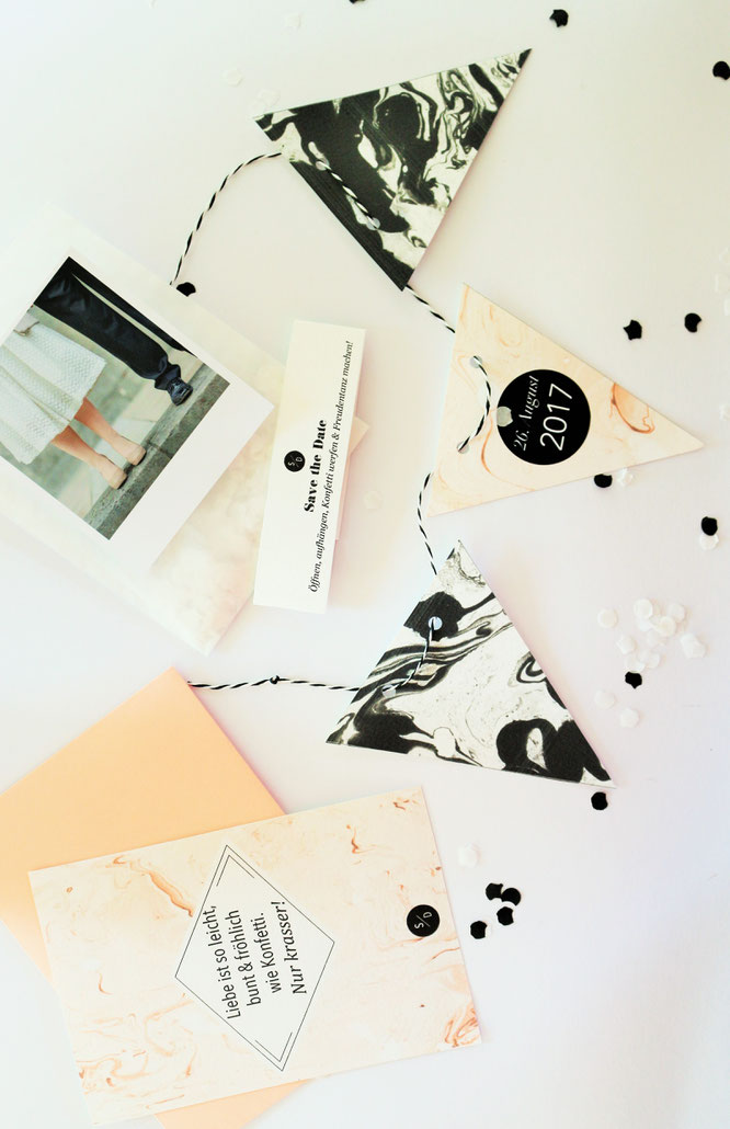 Bild: DIY Save-the-Date Ideen zum selber machen für die Hochzeit, Babyparty oder den Geburtstag gesucht? Probier's mal mit dieser DIY Alternative zur Karte: Als Girlande! gefunden auf www.partystories.de