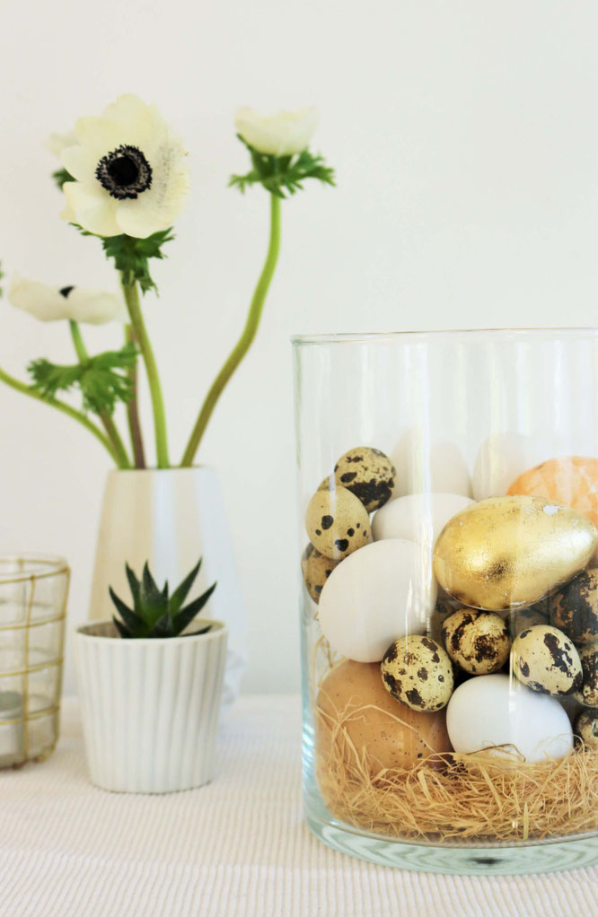 • Bild: DIY Dekoration für Ostern – Ostereier mit Servietten und Blattgold basteln, die Alternative zum Ostereier bemalen; Ideen und Anleitung gefunden auf www.partystories.de