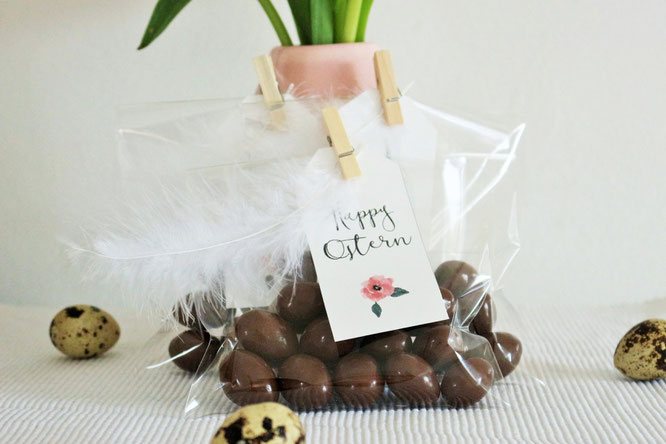 Bild: Geschenkverpackung für Ostern - Mit dieser Idee deine Ostergeschenke und Ostereier schön in der Tüte verpacken: gefunden auf www.partystories.de in Kooperation mit decorize partystyling