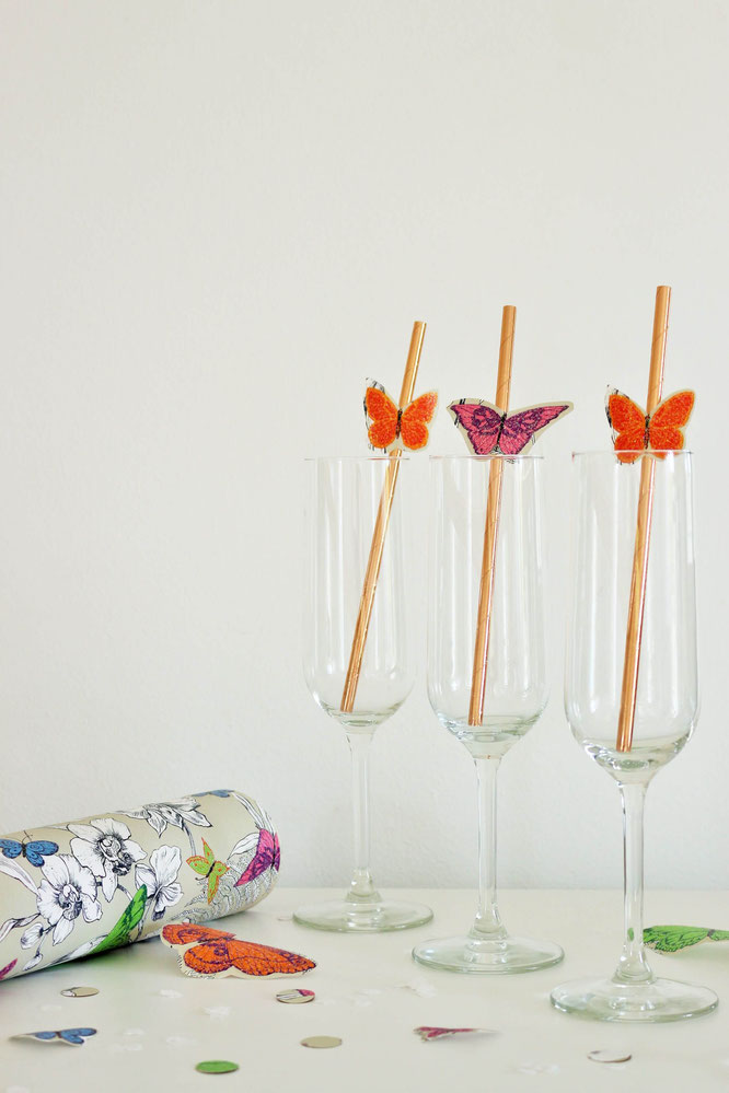 Bild: DIY Party Deko und Dekoration für die Hochzeit mit diesen Ideen aus Geschenkpapier ganz einfach selber basteln; gefunden auf www.partystories.de in Kooperation mit Jung Verpackungen