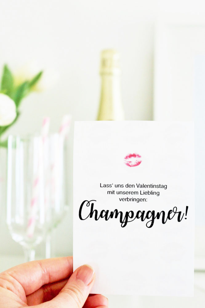 Bild: DIY Geschenk Idee zum Valentinstag für Sie und Ihn, die Freundin, Mutter, Vater oder Kollegen. Hier gibt's kreative Freebie Karten und Poster als Bastelvorlage zum runterladen, ausdrucken und verschenken; www.partystories.de