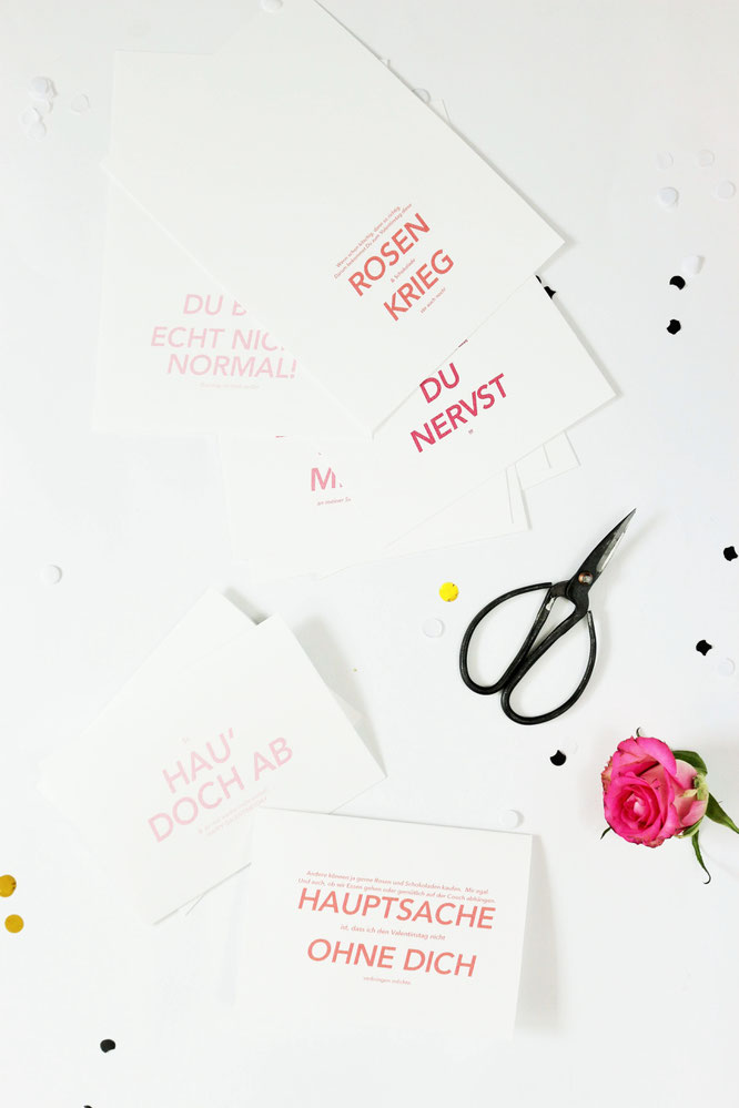 Bild: Valentinstag Karten zum Ausdrucken mit Sprüchen - mit dieser Anleitung und Freebie Bastelvorlage Karten zum Valentinstag oder Galentinesday für sie und ihn selber machen; gefunden auf Partystories.de // #Valentinstag #diygeschenk #Karten