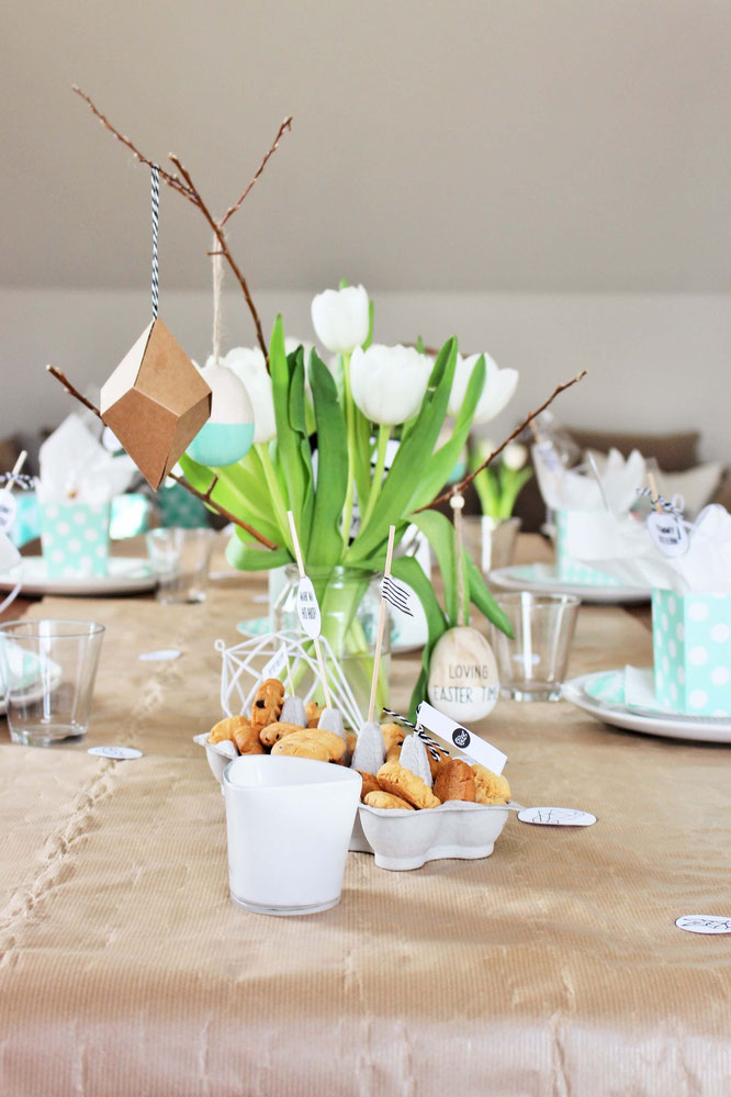 Bild: DIY Dekoration für Ostern basteln - mit diesem Freebie Vorlage schöne Kuchentopper, Cake Topper und Brunch Deko selber machen, diese und noch mehr kreative DIY Deko Ideen für Ostern gibt's auf www.partystories.de