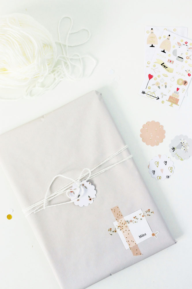 Bild: DIY Brautkalender- finde Ideen für einen Braut Countdown Kalender als Geschenk zum selber machen, mit Tipps zum Befüllen und Verpackungsideen // gefunden auf www.partystories.de // #diyHochzeit #Brautkalender #geschenkidee #ricodesign