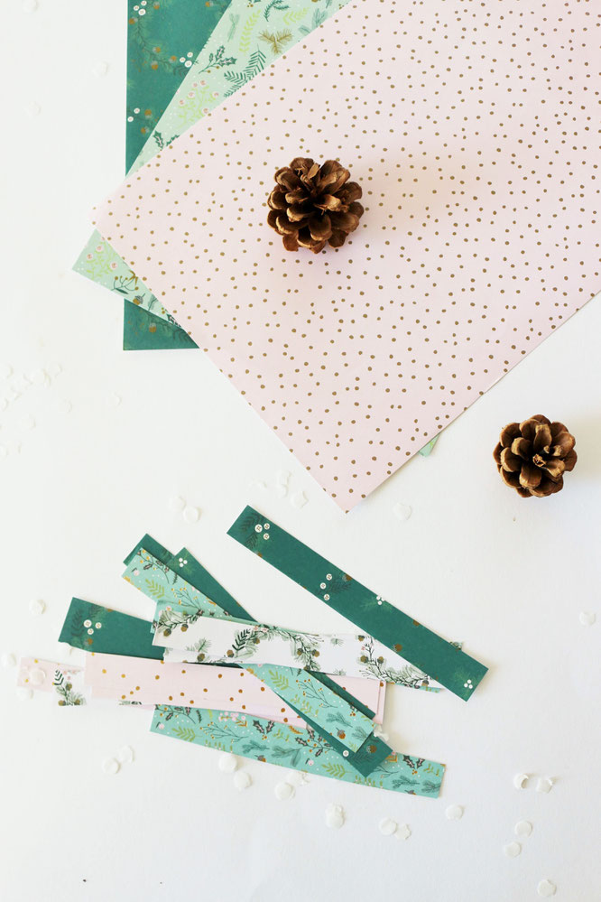 Bild: DIY Upcycling Adventskalender mit Kaffeefilter zum Aufhängen selber machen - Ideen und Schritt-für-Schritt Anleitung von Partystories.de // #Advent #Adventskalender #DIYadventskalender #Upcycling