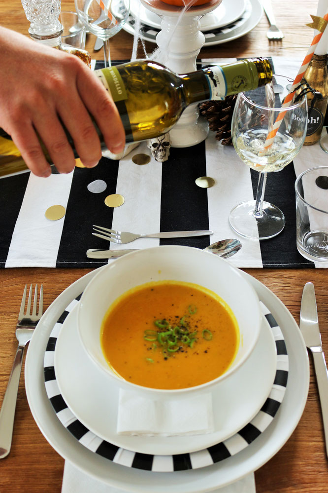 Bild: Kürbis Creme Suppe mit Orangensaft, einfaches und schnelles Rezept mit Kürbis, gefunden auf Partystories.de