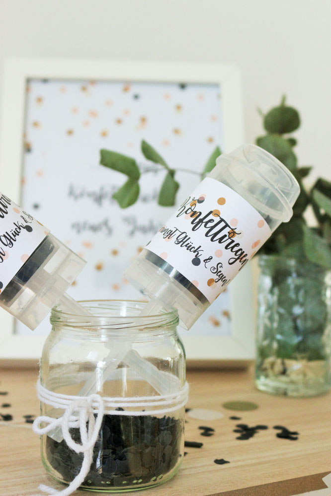 Bild: Konfetti-Popper einfach selber machen, ein schönes DIY Geschenk für die Hochzeit, zum Geburtstag oder Silvester, mit Freebie für Banderole "Konfettiregen bringt Glück & Segen", gefunden auf www.Partystories.de
