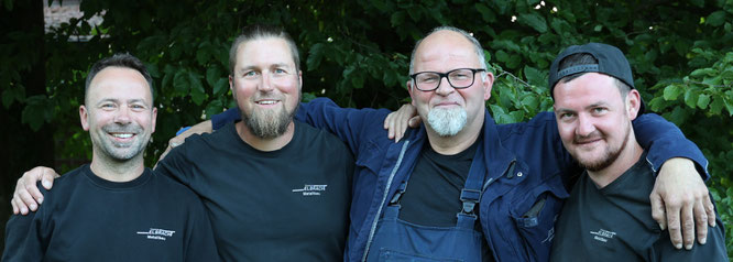 An der Seite von Thomas Elbracht stehen die langjährigen Mitarbeiter Marc Dominikowski, Fabian Nitschke, Stefan Hubbig und Simon Dittmar ( v. l.)