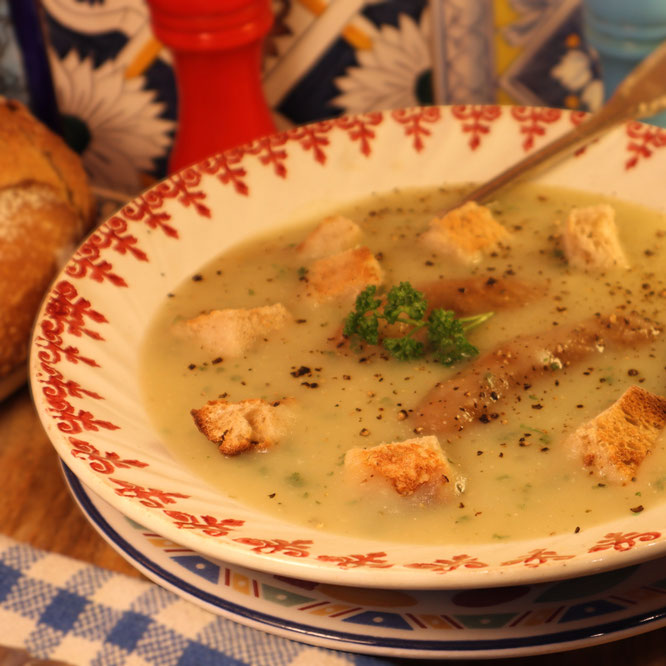SOUPE DE POMMES DE TERRE AIL ÉCHALOTE remède contre le froid ! sur Gourmandises TV 