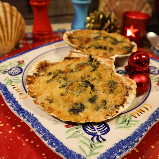  COQUILLES SAINT-JACQUES A LA BRETONNE - Pour les fêtes ! - Mère Mitraille - Gourmandises TV 