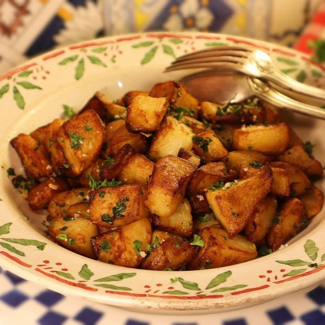 Mes POMMES DE TERRE SAUTÉES ail & persil - Une pure folie croustillante sur Gourmandises TV 