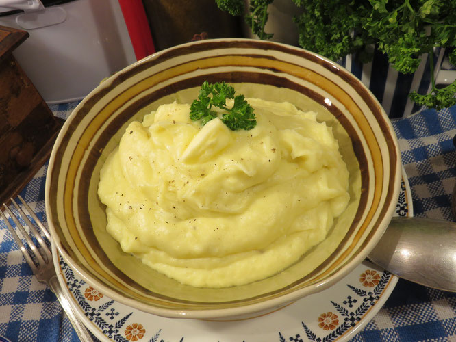 Purée de Pommes de terre maison, c'est bon !.. Recette Mère Mitraille - Gourmandises TV