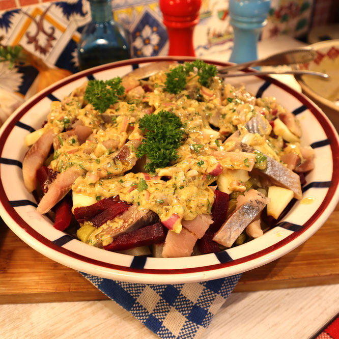 SALADE DE POMMES DE TERRE A L'ALLEMANDE - Sauce relevée ! - Mère Mitraille - Gourmandises TV