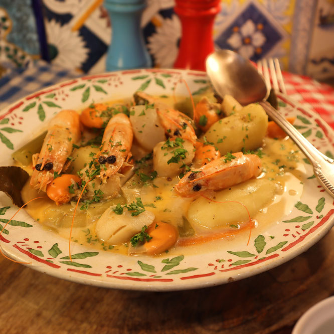 Mon POT-AU-FEU DE SAINT-JACQUES ET GAMBAS à la crème - Une vraie folie ! sur Gourmandises TV