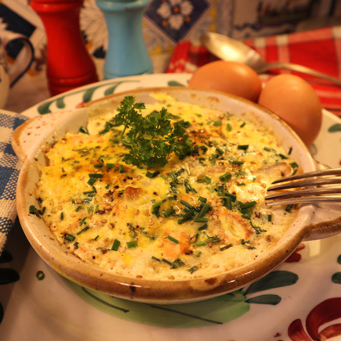 ŒUFS FAÇON COCOTTE AU SAUMON FRAIS - Vite fait, bien fait ! - Mère Mitraille - Gourmandises TV