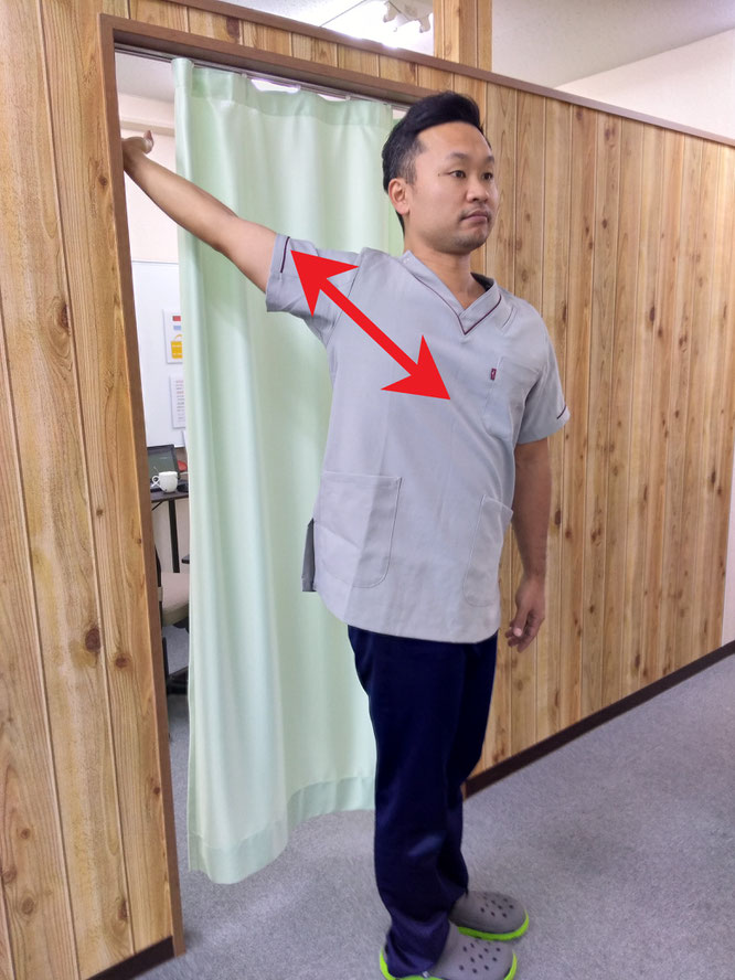 猫背矯正 巻肩 胸筋ストレッチ