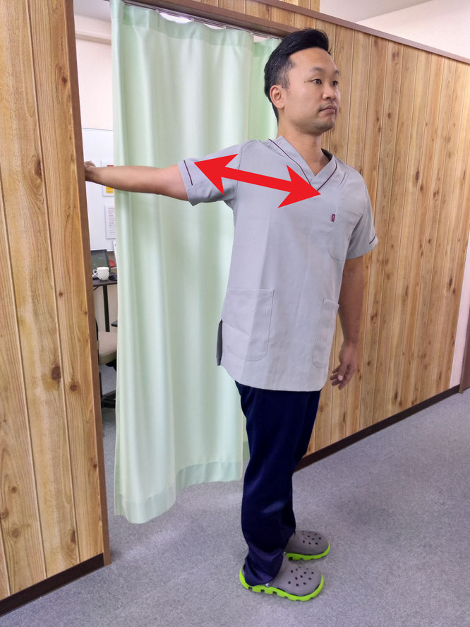 猫背矯正 巻肩 胸筋ストレッチ