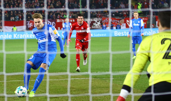 Marvin Ducksch scheitert per Elfmeter. Foto: PN