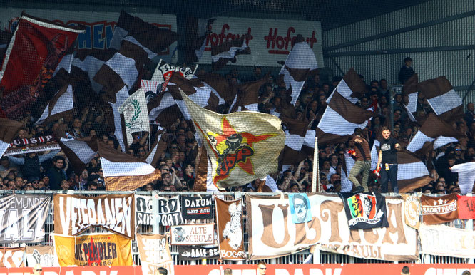 St Pauli Fans in Kiel