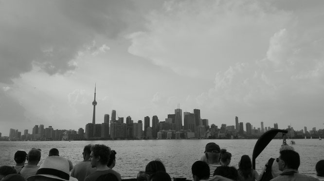 Toronto - Das Foto habe ich geschossen als wir von den Toronto Islands zurück nach Toronto gefahren. Die Skyline ist einfach mega schön.