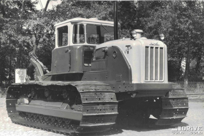 Болотоходный трактор Т-130Б. Фото архивное