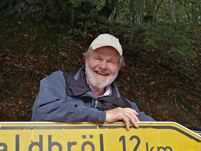 Frieder Döring am Aufstieg zur alten Burg