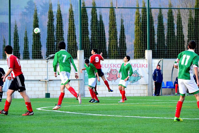 El Juvenil de Honor consiguió derrotar al Olabide en San Martín. Foto: Juanfer.