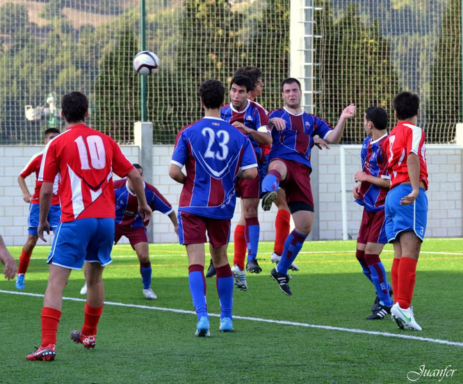 Imagen del partido entre el Laudio B y el Nanclares de la temporada 2012-13 disputado en San Martín. Foto: Juanfer.