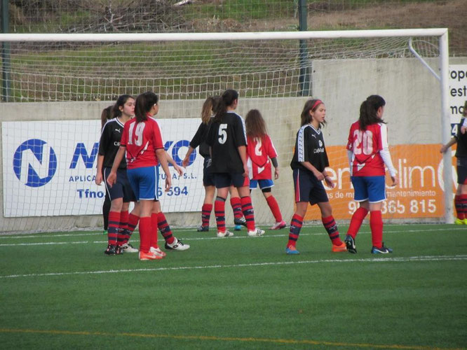 El Regional femenino dio la cara ante el Aurrera B pero no pudo sacar nada positivo al final. Foto: Jesus Orueta.