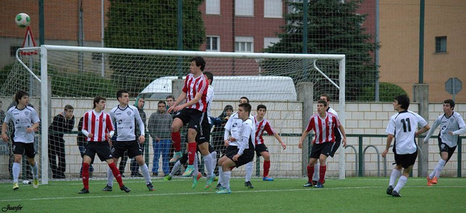 El Juvenil de Honor perdió ante el líder por 0-3 en San Martín. Foto: Juanfer.