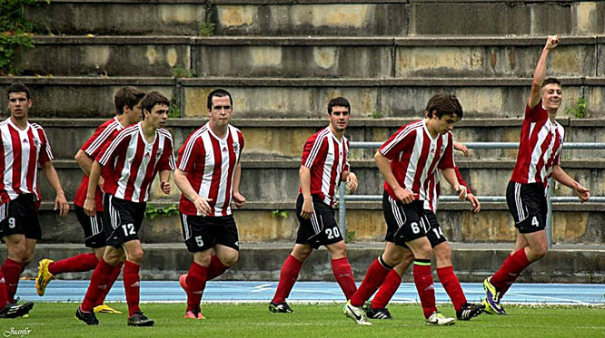 Celebración del primer tanto conseguido por Xabi Pérez. Foto: Juanfer.