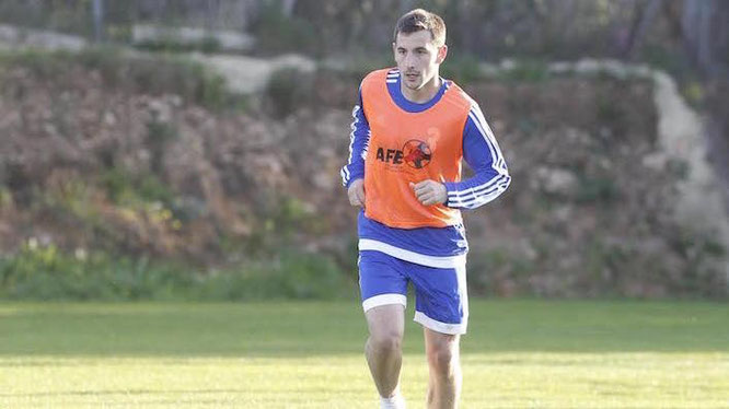 Julen Castañeda, entrenando con el equipo de la AFE. Foto: www.afe-futbol.com