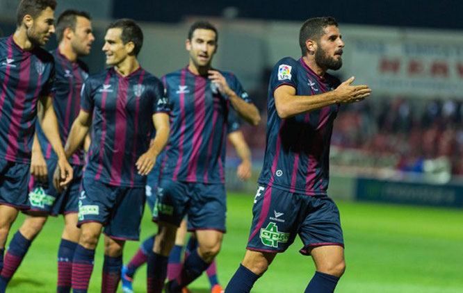 Fran Mérida celebra un gol con el Huesca. Foto: www.marca.com