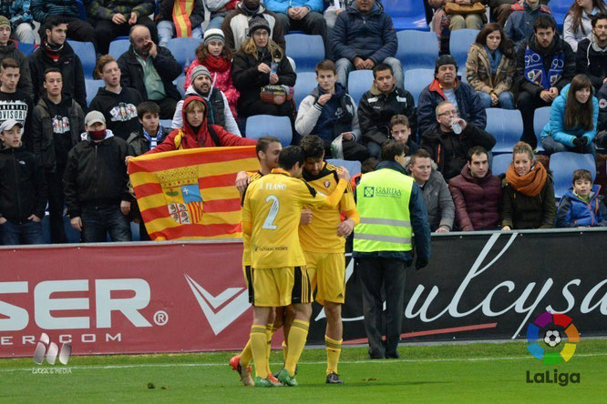 Kenan Kodro celebra con sus compeñeros el gol anotado en Huesca. Foto: www.laliga.es