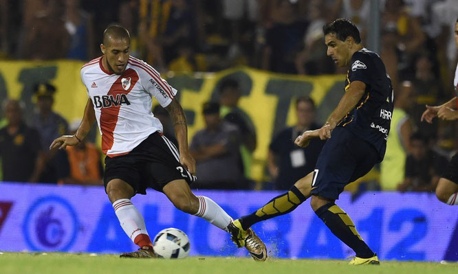 Germán Herrera en un instante del partido de ayer ante River Plate. Foto: www.cariverplate.com.ar