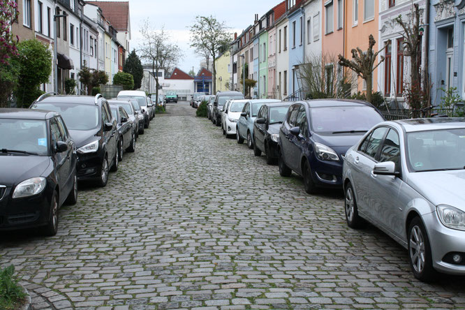 Das Ende der Kreidezeit des illegalen Parkens betrifft auch die Andreestraße, Foto © Mathias Rätsch, Findorff Verlag