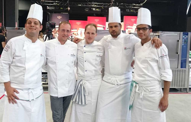Für Deutschland und Österreich am Start Tobias Wussler (Mitte) mit seinem Mentor Sternekoch Nils Henkel und dem Team ©TheCulinarian PS